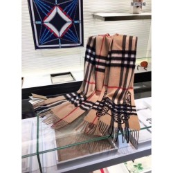 Luxury Classic Cashmere Scarf in Check and Lace Camel