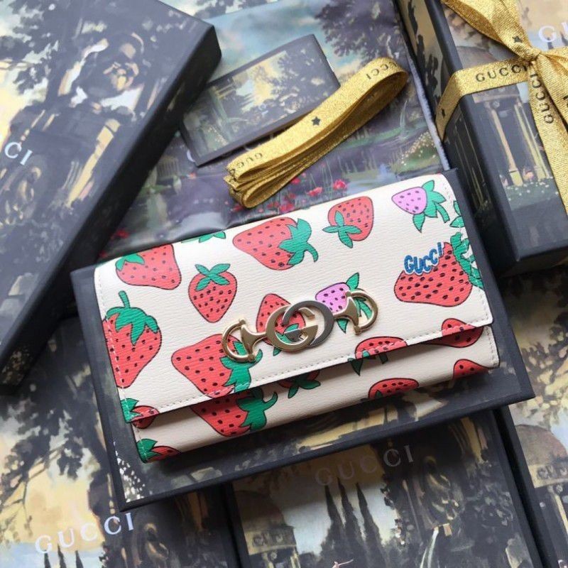 Wholesale Zumi Strawberry Print Wallet 573612