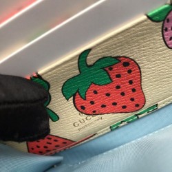 Wholesale Zumi Strawberry Print Wallet 573612